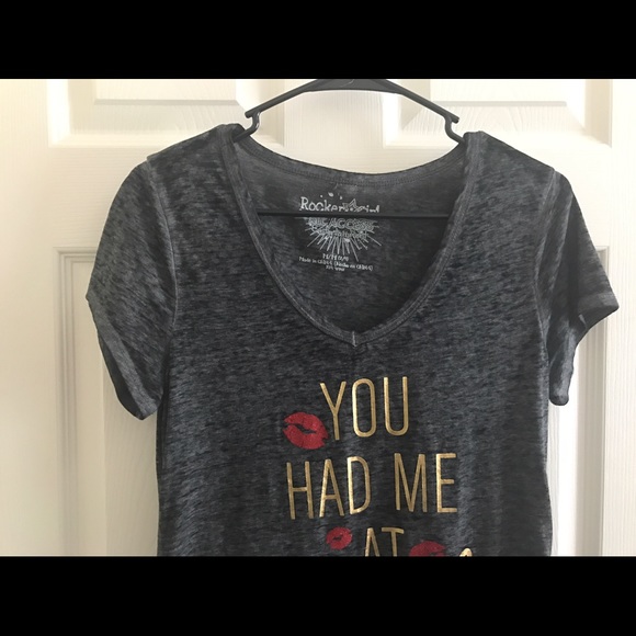 Rocker Girl Sz M Juniors T-Shirt V-Neck Dark Gray NWOT “You had me at muah” - Picture 4 of 8